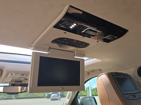Used 2016 Cadillac Escalade Platinum AWD/4WD image 26