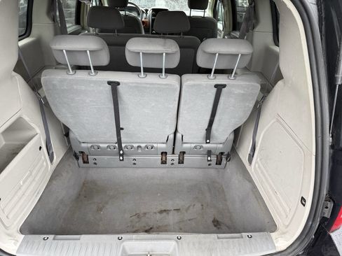 Used 2008 Chrysler Town & Country LX FWD image 19
