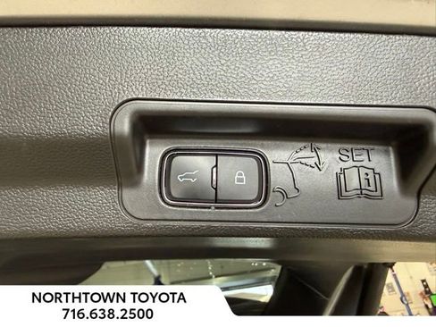 Used 2020 Ford Explorer XLT w/ Comfort Package image 30