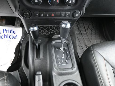 Used 2017 Jeep Wrangler Unlimited Sahara image 13