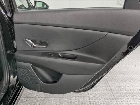 Used 2025 Hyundai Elantra SE FWD image 19