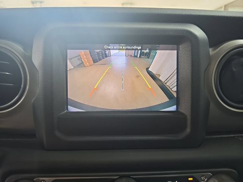 Used 2018 Jeep Wrangler Unlimited Sport S AWD/4WD image 28