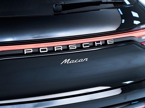 Used 2026 Porsche Macan AWD/4WD image 13