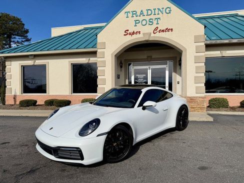 Used 2024 Porsche 911 Carrera image 3