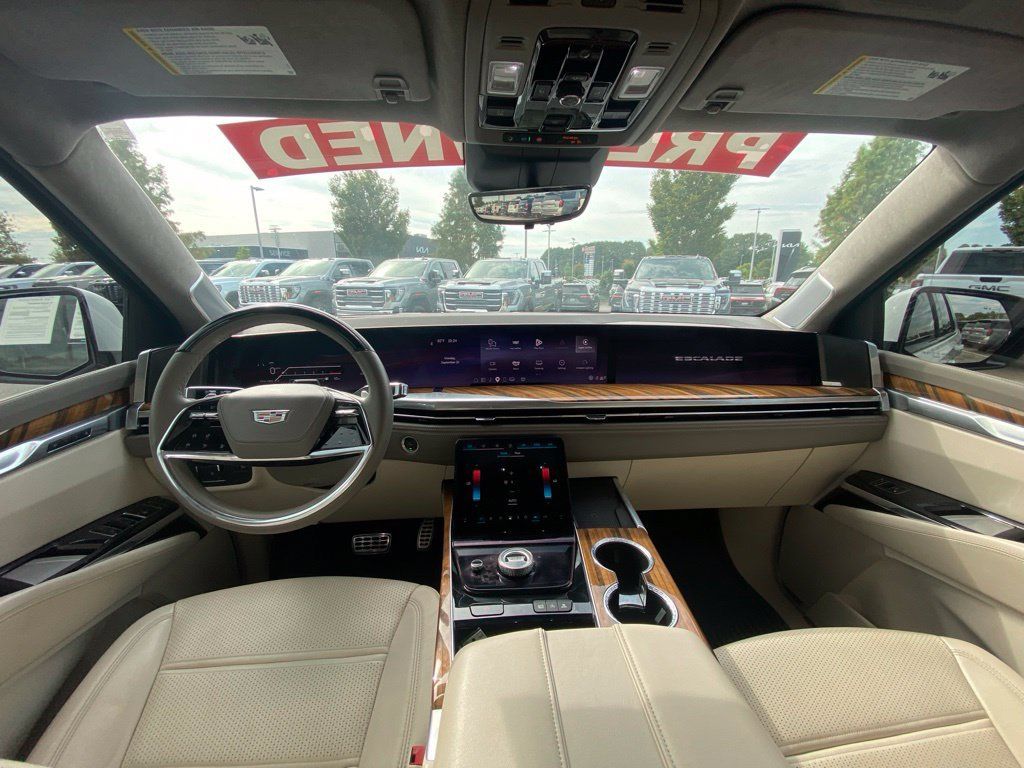 Used 2025 Cadillac Escalade Sport Platinum w/ LPO, ONYX Package AWD/4WD image 31