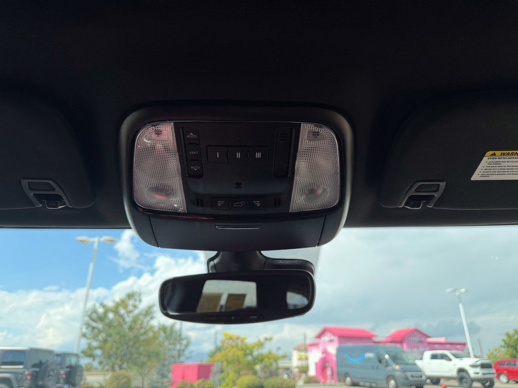 Used 2022 Dodge Durango SRT w/ Technology Group AWD/4WD image 18