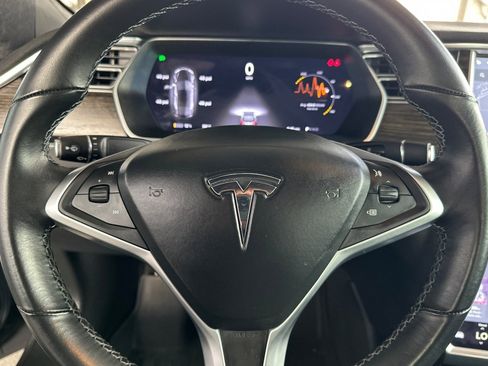 Used 2015 Tesla Model S 70D image 24