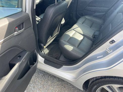 Used 2018 Hyundai Elantra Limited FWD image 11