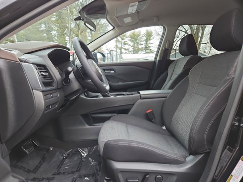 Certified 2023 Nissan Rogue SV image 13