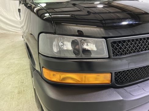 Used 2023 Chevrolet Express 3500 w/ Driver Convenience Package image 5