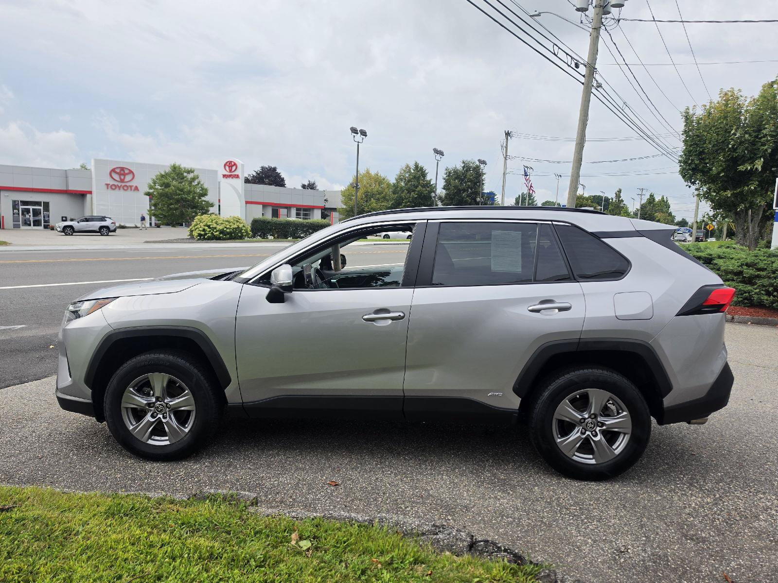 Certified 2023 Toyota RAV4 LE AWD/4WD image 6