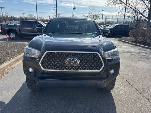 Used 2018 Toyota Tacoma TRD Off-Road image 2