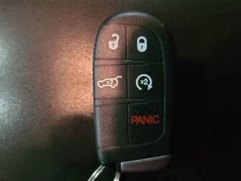 Used 2018 Jeep Grand Cherokee Limited image 32