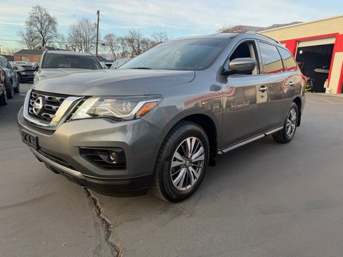 Used 2020 Nissan Pathfinder S image 9
