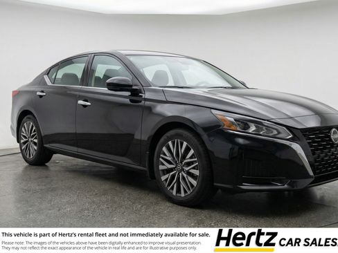 Used 2025 Nissan Altima 2.5 SV FWD image 1