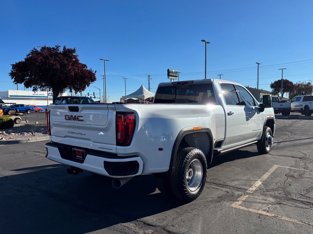 Used 2023 GMC Sierra 3500 Denali w/ Denali Ultimate Package AWD/4WD image 3