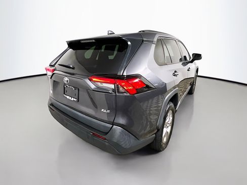 Used 2022 Toyota RAV4 XLE image 4
