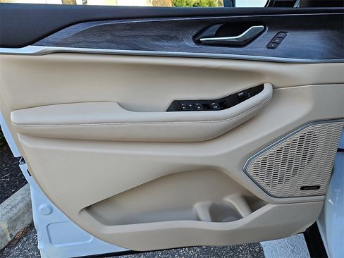 Used 2022 Jeep Grand Cherokee Limited 4xe image 14