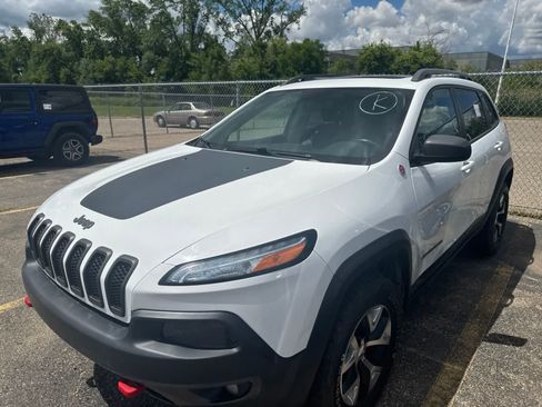 Used 2016 Jeep Cherokee Trailhawk w/ Cold Weather Group AWD/4WD image 16