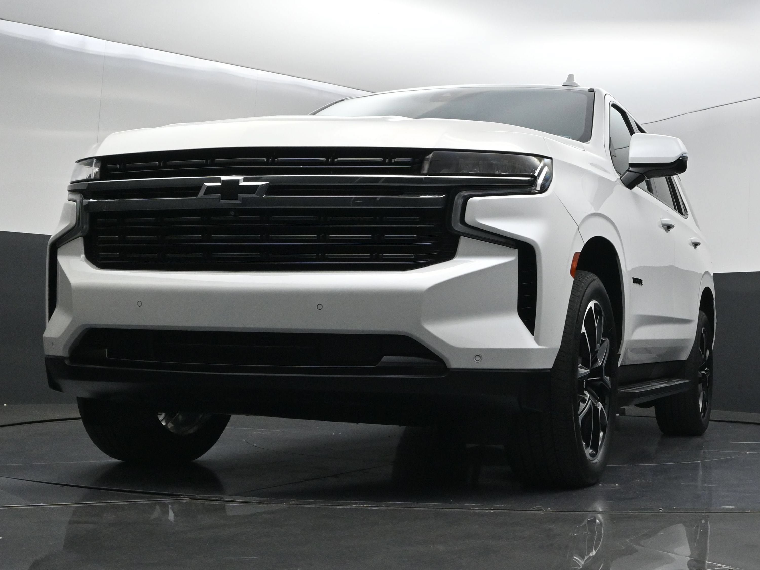 Certified 2022 Chevrolet Tahoe RST w/ Luxury Package AWD/4WD image 44