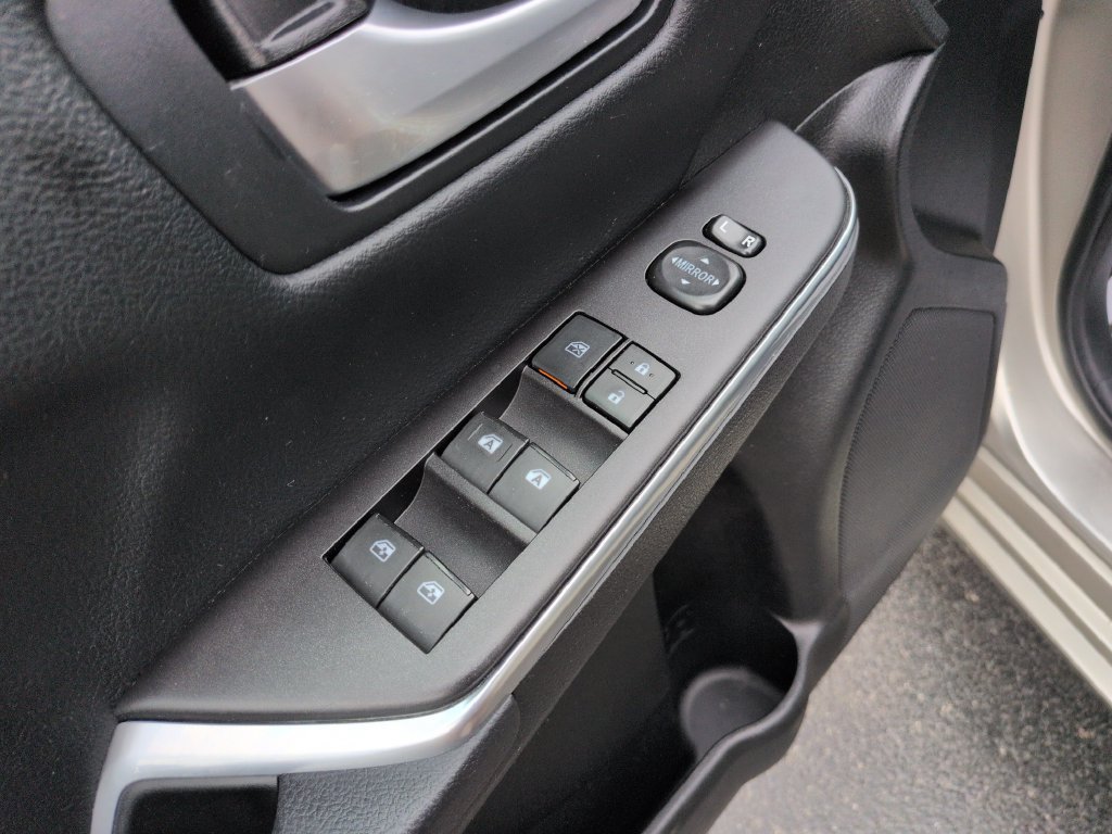 Used 2017 Toyota Camry SE FWD image 11