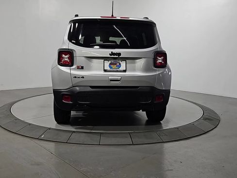 Used 2019 Jeep Renegade Altitude w/ UConnect 8.4 Nav Group AWD/4WD image 4