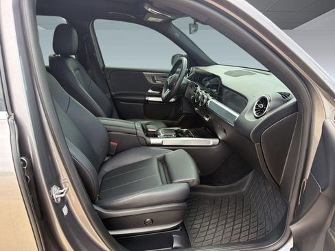 Used 2021 Mercedes-Benz GLB 250 4MATIC w/ Premium Package image 25
