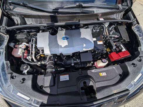 Used 2021 Toyota Prius LE image 11