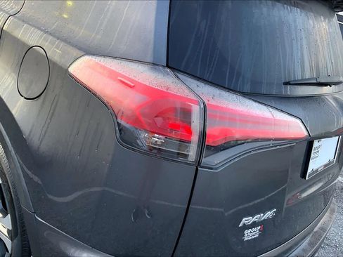 Used 2018 Toyota RAV4 LE FWD image 27