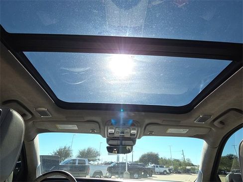 Used 2023 Cadillac Escalade Premium Luxury Platinum image 18