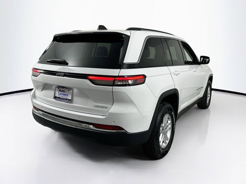 Used 2023 Jeep Grand Cherokee Laredo image 5