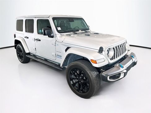 Used 2024 Jeep Wrangler Sahara w/ Technology Group image 7