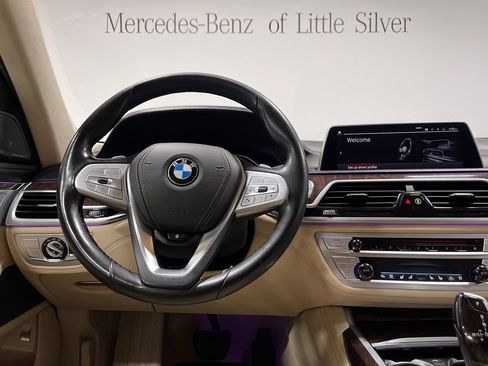 Used 2020 BMW 750i xDrive w/ Executive Package AWD/4WD image 31