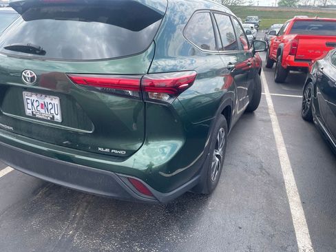 Used 2023 Toyota Highlander XLE image 4