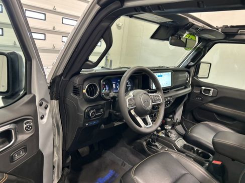 Used 2024 Jeep Wrangler Unlimited Sahara w/ Technology Group image 17