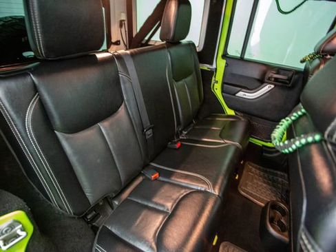 Used 2017 Jeep Wrangler Unlimited Rubicon image 27