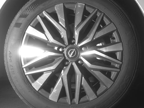 Used 2025 Nissan Altima 2.5 SV FWD image 13
