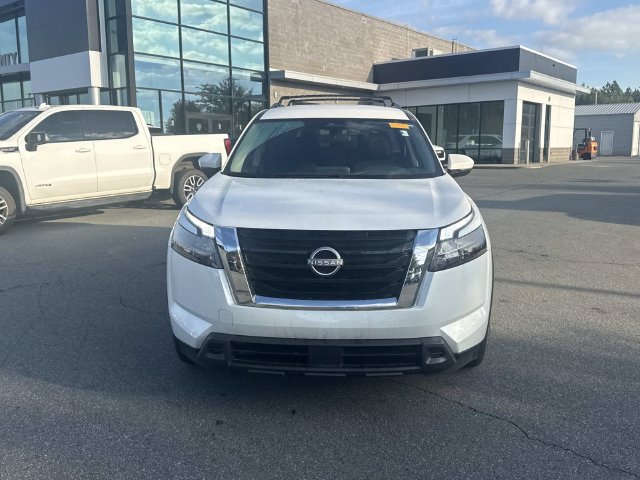 Used 2025 Nissan Pathfinder SV FWD image 2