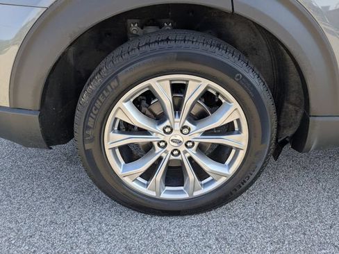 Used 2023 Ford Explorer XLT w/ Equipment Group 202A AWD/4WD image 11