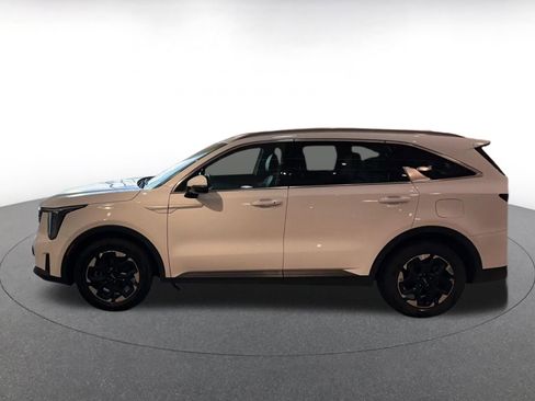 Used 2024 Kia Sorento S image 9