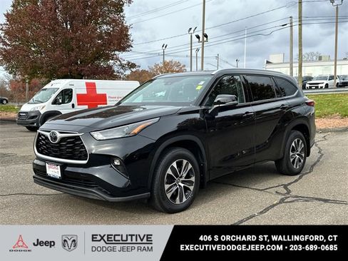 Used 2022 Toyota Highlander XLE image 1