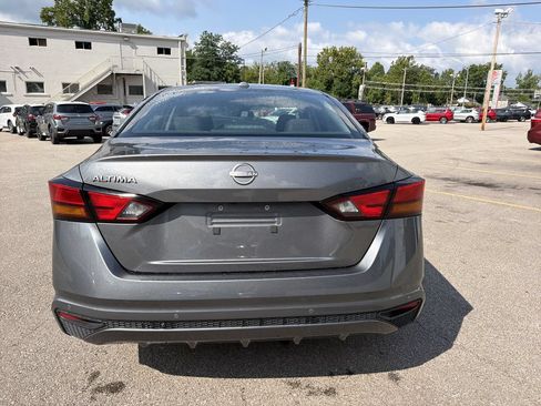 Used 2025 Nissan Altima 2.5 SV FWD image 5