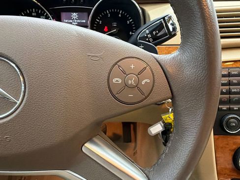 Used 2009 Mercedes-Benz R 350 4MATIC image 28