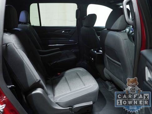 Used 2025 Chevrolet Traverse LT FWD image 17