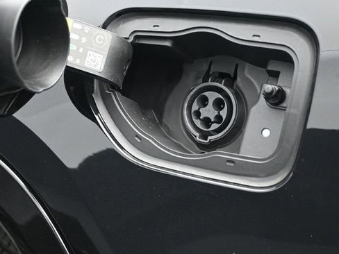 Used 2024 Jeep Grand Cherokee Overland w/ Advanced Protech Group III image 16