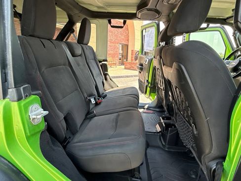 Used 2018 Jeep Wrangler Unlimited Rubicon AWD/4WD image 17