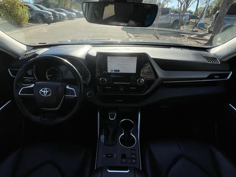 Used 2024 Toyota Highlander LE image 10