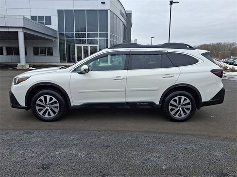 Used 2020 Subaru Outback Premium image 4