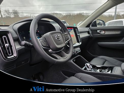 Used 2025 Volvo XC40 B5 Plus w/ Protection Package Premier image 12