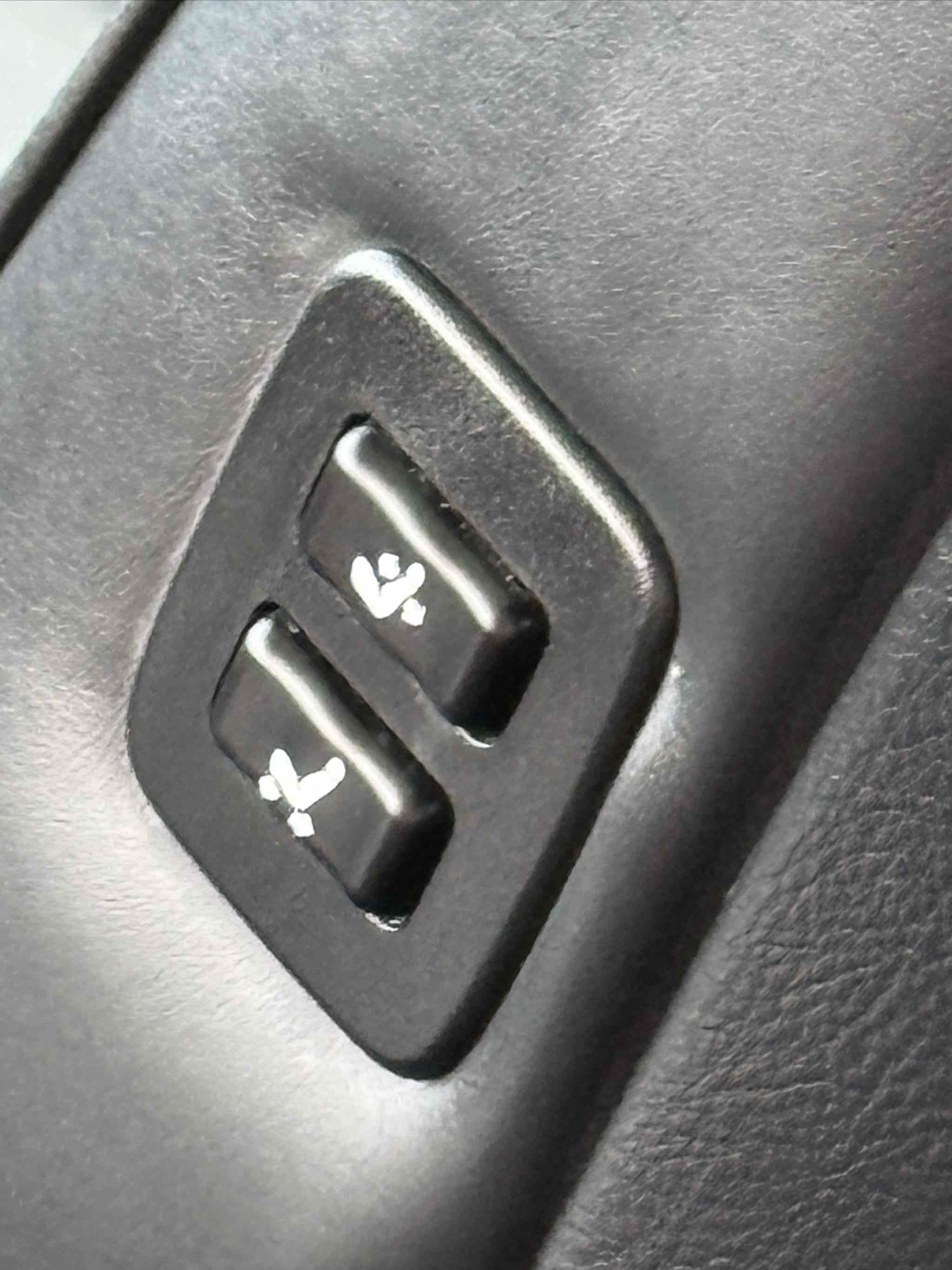 Used 2005 Lexus LS 430 RWD image 32